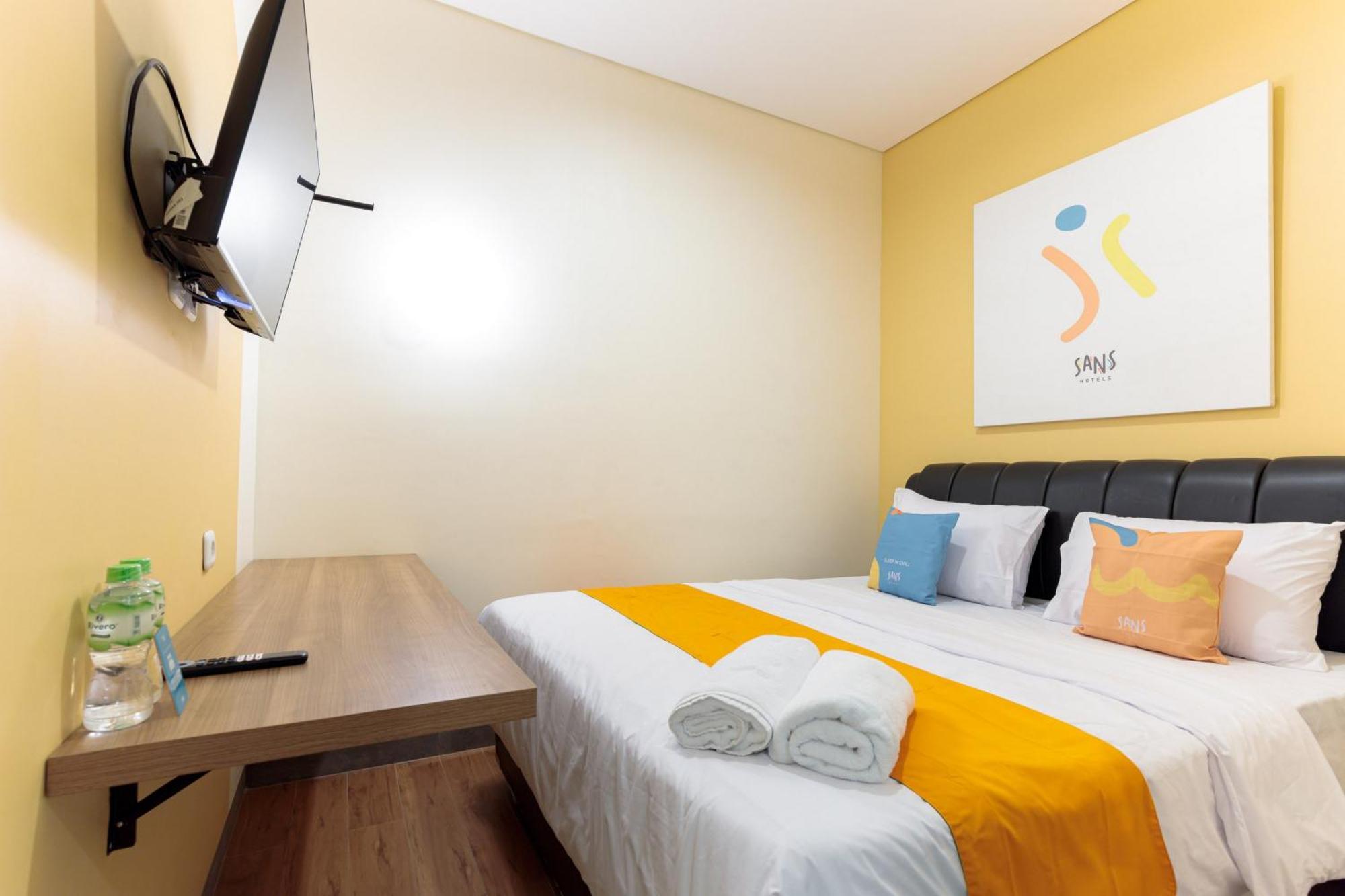Sans Hotel Kelapa Gading Jakarta Exterior photo